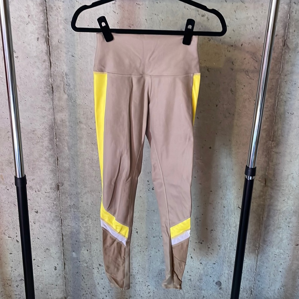 alo yoga leggings
